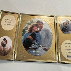 Vintage gold brass metal‎ picture frame trifold embossed detail